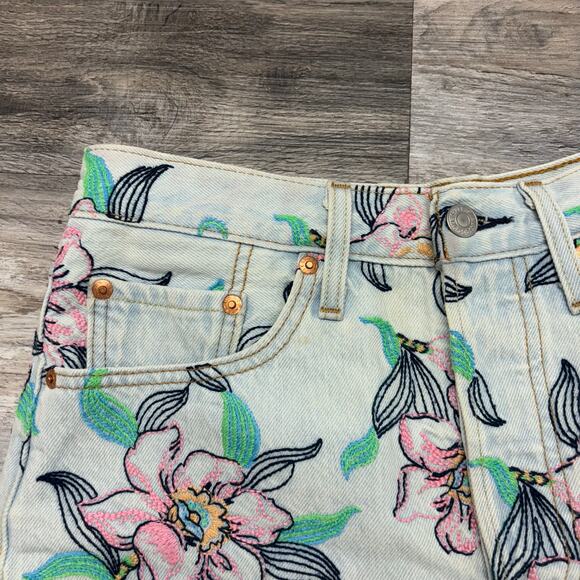 Levis 501 Hella Bloom Pink Blue Women 26 Hi-Rise Embroidered Floral Denim Shorts - Picture 11 of 12